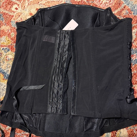 Cacique Black Lace-Up Corset - Picture 2 of 2